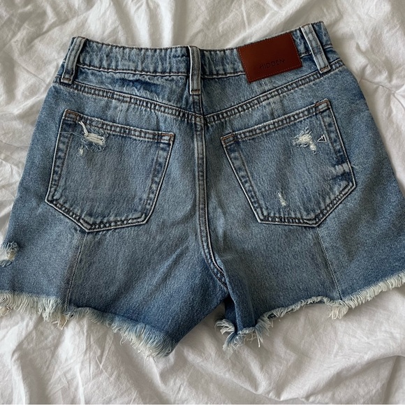 VICI Santa Maria High Rise Distressed Hem Jean Shorts NWOT - Picture 8 of 8